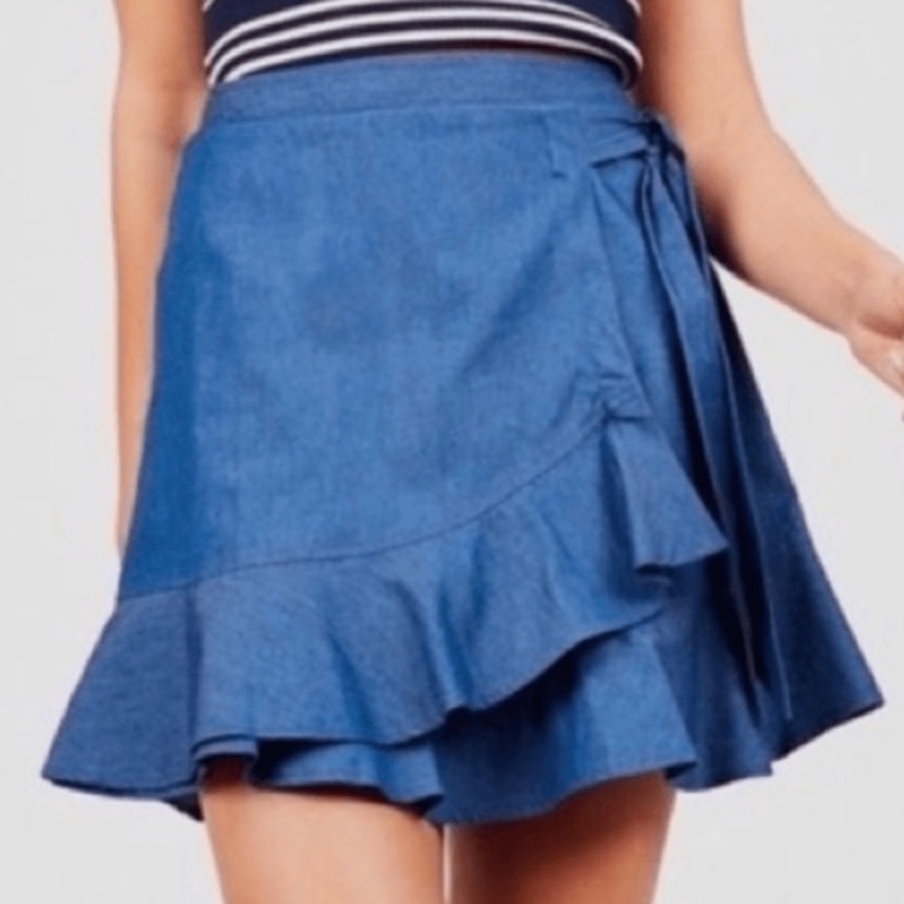 BCBGENERATION Wrap Ruffle Chambray Front Tie Blue Denim Skirt - Size Large